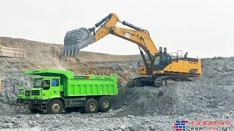 小型装载机改装破碎锤：选型逻辑与适用场景分析
